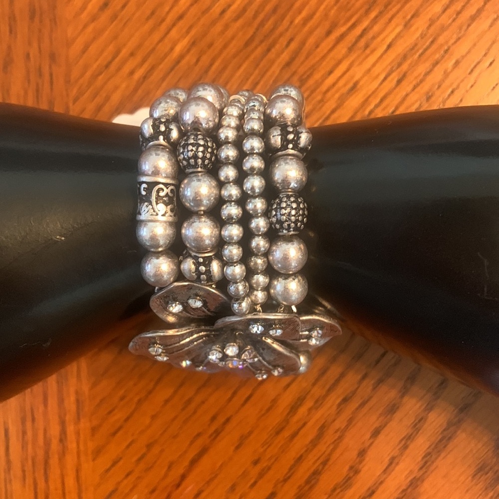 NWT BOHO FUN!! Silver Tone Stretch Bracelet Beautiful Flower 🌺 In Center - Picture 13 of 14
